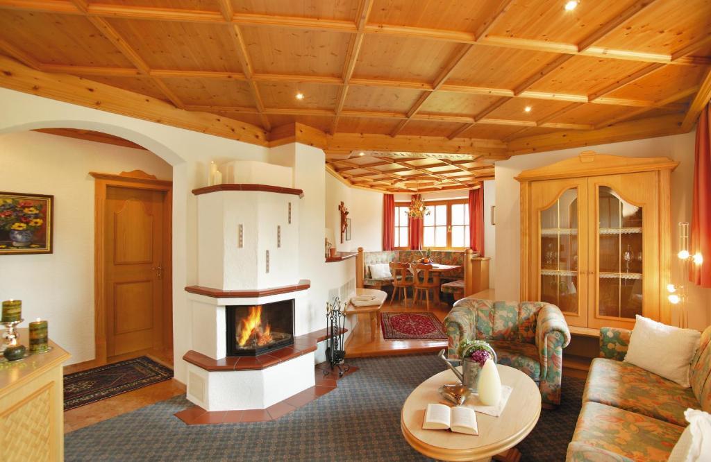 Landhaus Kostenzer Fügen Zimmer foto